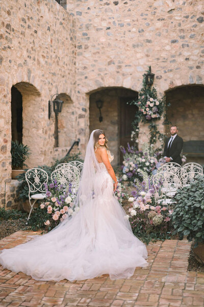 Luxury Scottsdale wedding with bride and groom in a courtyard. 