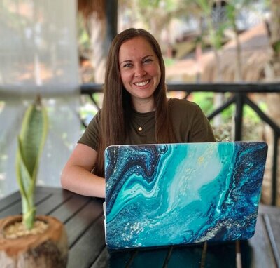 Ashley Morris of Alpaca Your Bags Travel