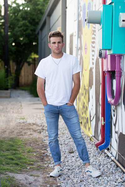 DFW-senior-photo-guy-mural-art