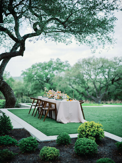 Al fresco dining at The Arlo under century oaks 