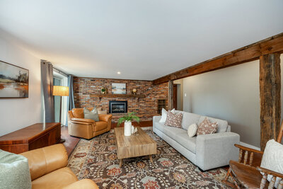 4204 Conc 8 family room (4)