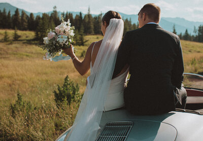 Liv Hettinga Photography is an elopement photographer in Canada, here is some information on the packages she offers and the pricing