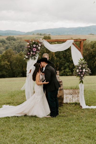charlottesville elopement at devils backbone in virginia during the late summer