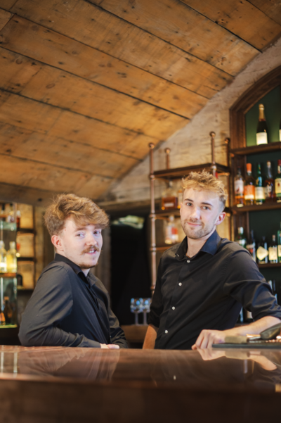 Iscoyd - The Team - Bar