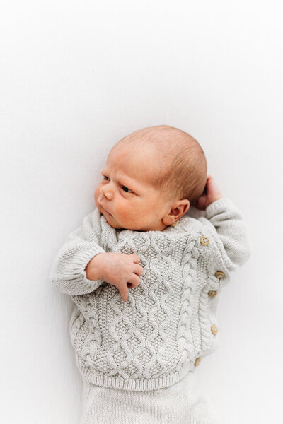 Newbornshoot bij mensen thuis of in mijn  studio in Heist-op-den-Berg.