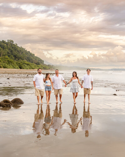 Family photographer in Uvita Costa Rica Jaime Hausler
