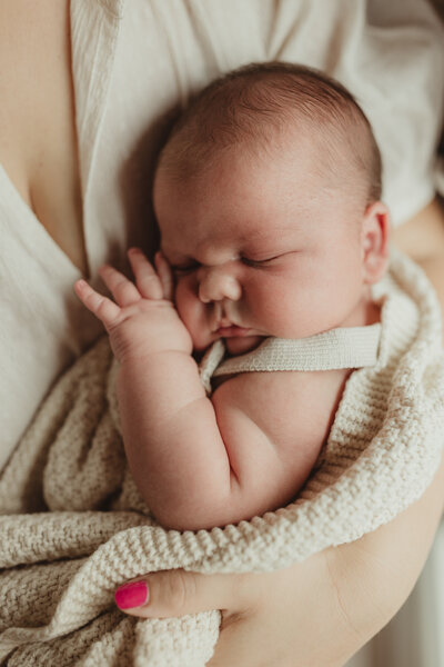 newborn baby at home lifetsyle photoshoot hereford