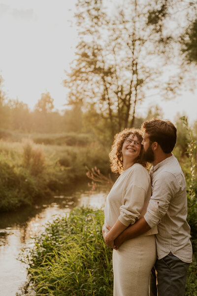 koppelshoot zwangerschap zwangerschapskleding golden hour sint truiden