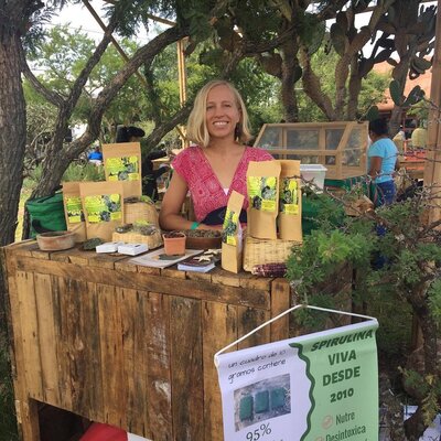 Spirulina Viva is an artisan farm near San Miguel De Allende cultivating 100% fresh Mexican spirulina, a nutrient-rich microalgae used since pre-Hispanic times to boost energy, support immunity, and gently detoxify the body through EnForma.