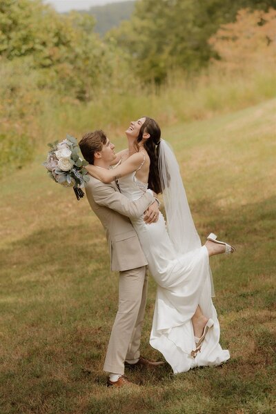 wedding photos taken at sassafras in arkansas