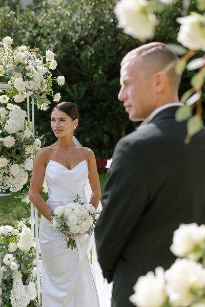 Wedding couple eating pizza on a boat in Lake Como