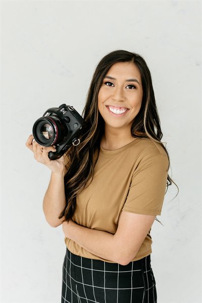 Alexa-Vossler-Photo_Dallas-Headshot-Photographer_Brand-Photoshoot-at-The-Lumen-Room_Gaby-Caskey-25