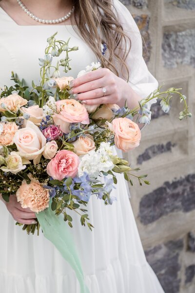 bride with all her bridesmaids holding bright and beautiful bouquets made by Buds Blooms and Blossoms 