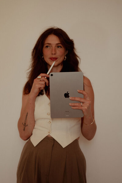 Nichole Collins, california brand and web designer, working in the service and event industry.