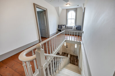 832 Hwy 7A stairs (2)