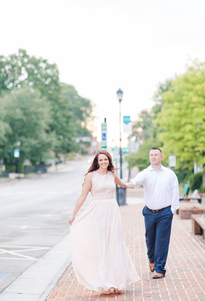 downtown-engagement-Elizabeth-hill-photography-virginia