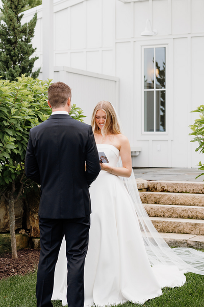 Your go-with-the-flow Minnesota wedding photographer. Real laughs, big love, and true-to-life photos — because forever should feel fun.