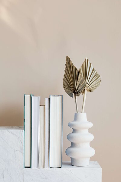abstract flower vase decor