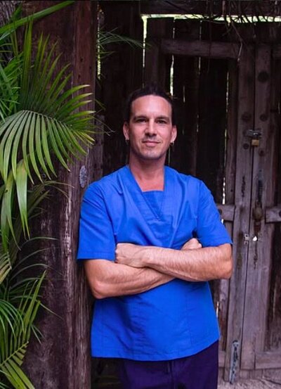 Chloe Kemp, intuitive shamanic practitioner in San Miguel De Allende, offering energy healing sessions rooted in ancient techniques and past life wisdom to support deep spiritual transformation through EnForma.
