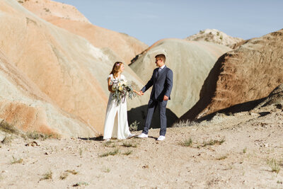 A couple elopes in New Mexico.