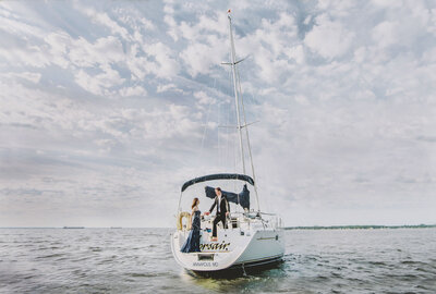 annapolis luxury engagement session on a boatl hewitt photography-1