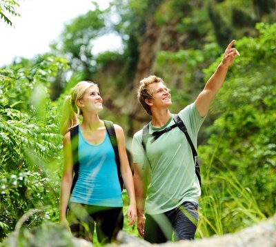 Couple hiking Endless Wall Trail in New River Gorge National Park.