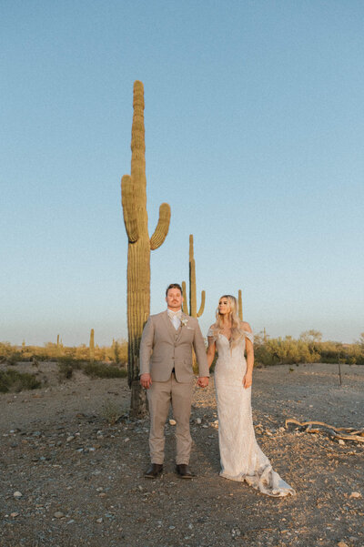arizona-wedding-photographer-the-willow-bride-groom-desert-elopement-dana-maruna-photo-203