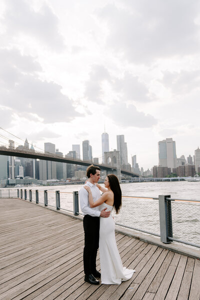 Couple in front of the Brooklyn Bridge