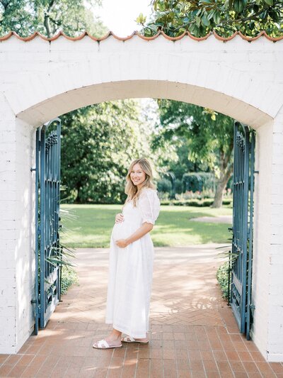 Fort Worth Maternity Photographer I Expecting mom and dad in Fort Worth