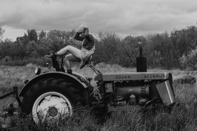 laramie-and-morgan-gardening-session004-79
