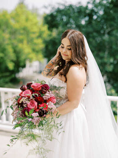 bride holding bouquet at norland estate