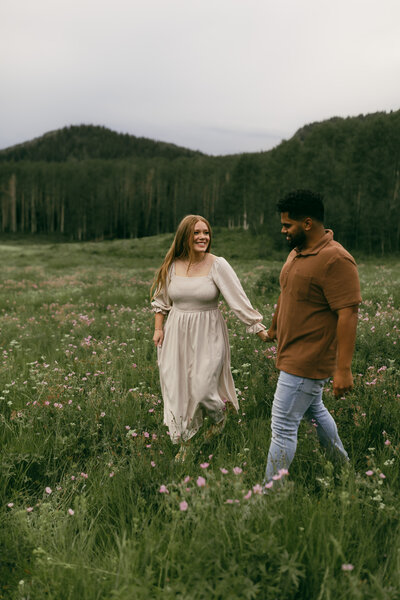 sunset couple photos in the mountains