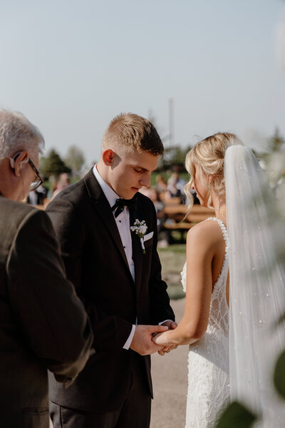 modern summer minnesota wedding E-231