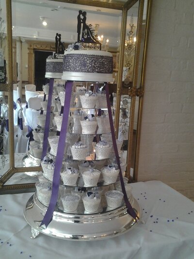 vintage_wedding_cake_and_cupcakes_cakes_sussex