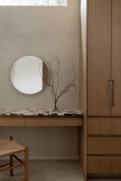 warm-bathroom-white-oak-cabinetry-viola-marble-plaster-limewash-house-franc