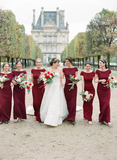 21-Alexandra-Vonk-photography-wedding-louvre-Paris-bridesmaids