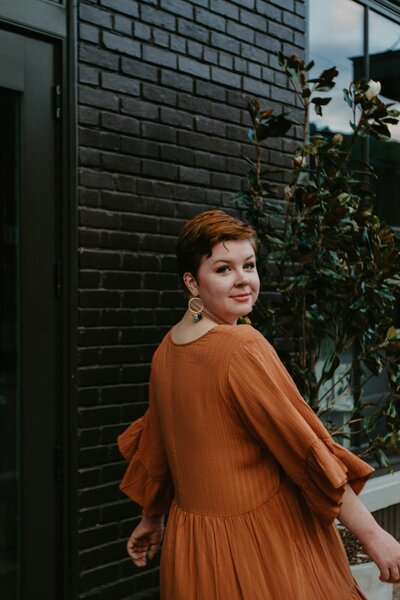Woman outdoors with healthy, short brown hair.