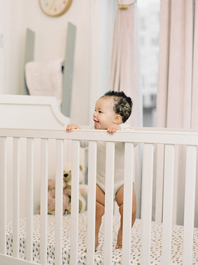 Smiling baby in crib - Fika Newborn