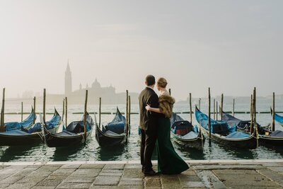 stylish venice engagement photography italy l hewitt photography-6