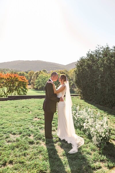 blacksburg-country-club-wedding-elegant-reception-photos-inside-blacksburg-country-club-virginia