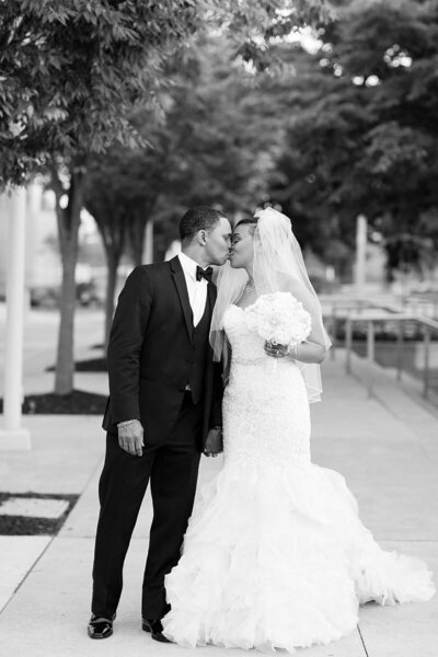 Bret and Brandie Evansville Owensboro Weddings Black and White Gallery05