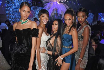 nicki-minaj-group-2000-81e62e27e3ef4decb2eb2180827610a8
