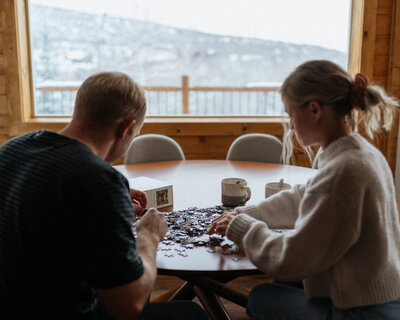 T + E _ Cozy Cabin Shoot _ Christmas _ Utah-142
