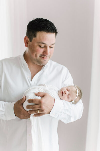 Dad with baby in NWA photography studio.