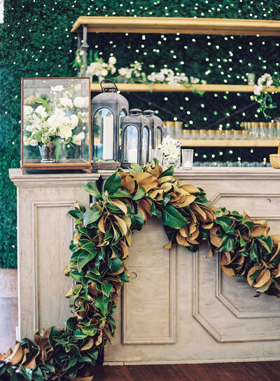 tent-wedding-austin-bar-magnolia-garland-classic