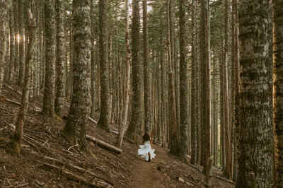 Corvallis, Oregon senior portrait on hillside