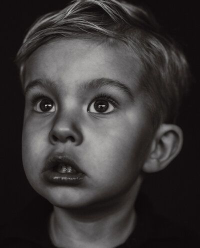 Zwart-wit puur kinderportret