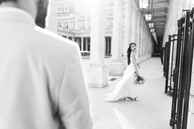 Couple eloping in front of the Eiffel Tower on Pont Alexandre iii