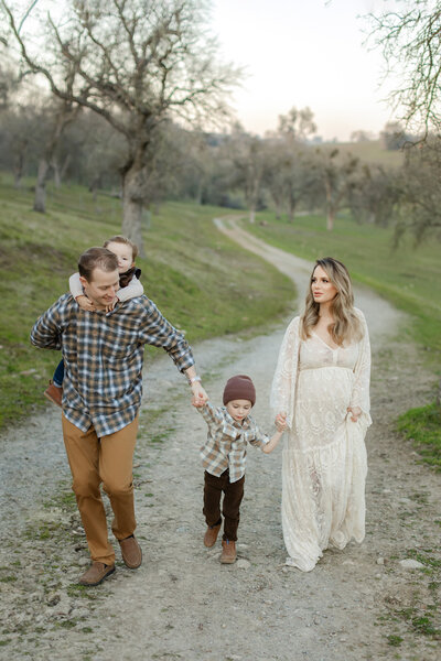 maternity family session at camanche hills