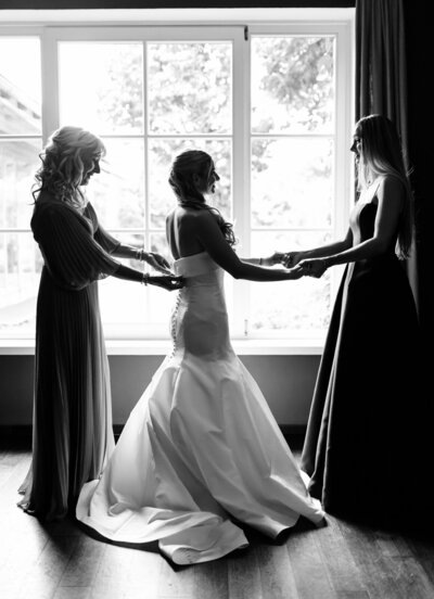 Destination Wedding Photographer Captures Beautiful Moments in Austria 16
